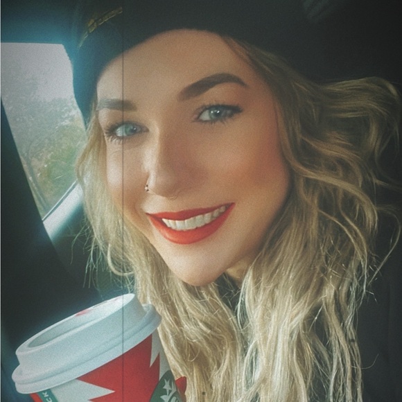 Meet your Posher, Brittany - Picture 1 of 1